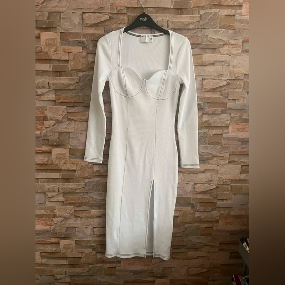 Elegant White Long Sleeve Dress